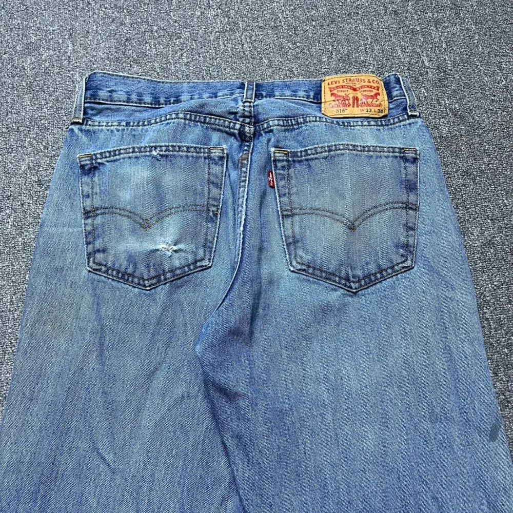 Levis 516 Straight Leg Jeans 33x34 Blue Distressed Paint Splatter Grunge